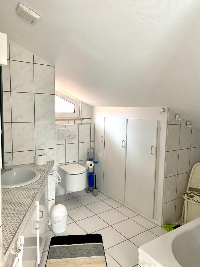 Moeblierte 3 Zimmer Apartment - Mit Smart Tv, Wlan Und Kostenfreie Parkplaetze Шлос-Хольте-Штукенброк Экстерьер фото